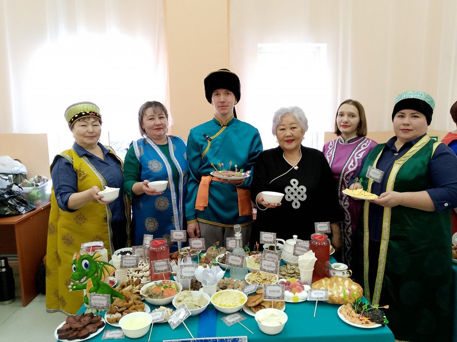 13 февраля приняли в участие в районном гастрономическом фестивале "Вкус Белого месяца" (защита бурятской национальной кухни), в рамках празднования Белого месяца.
